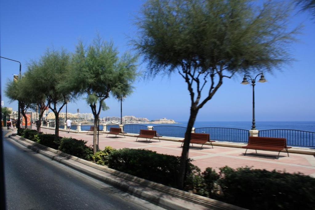 Splendid 2Br Apartment, Steps To St Georges Bay San Ġiljan Exterior foto