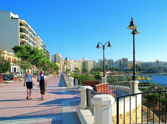 Splendid 2Br Apartment, Steps To St Georges Bay San Ġiljan Exterior foto